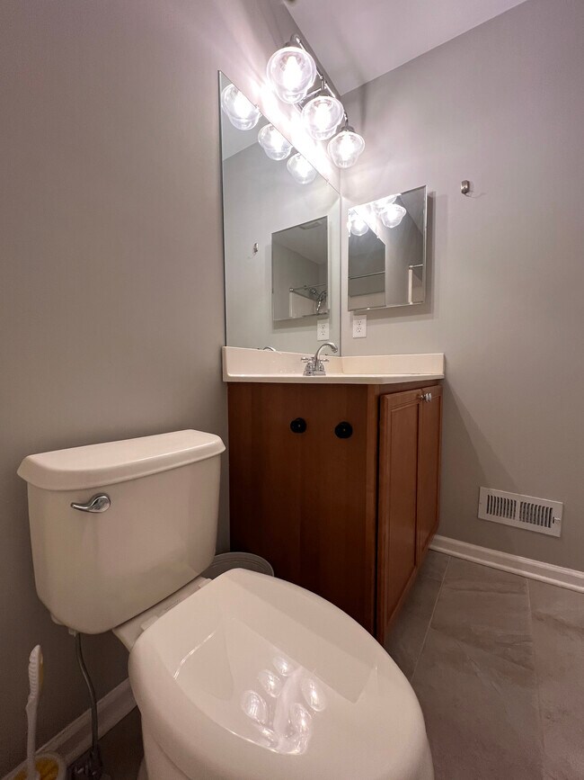 Building Photo - 4170 Bunker Hill Dr N