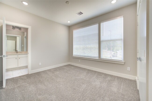 Building Photo - 4536 Sunflower St