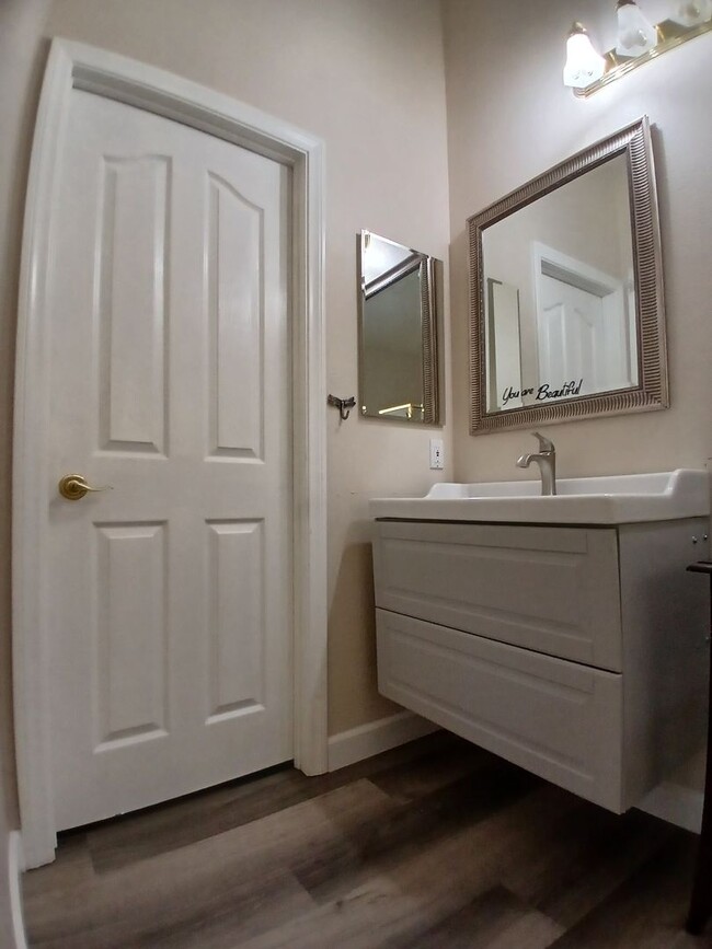 Building Photo - Spacious Modern Studio – Fully Furnished &...