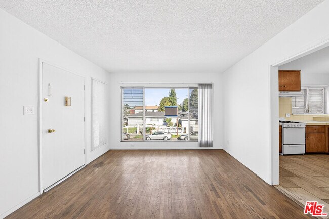 Building Photo - 304 E 95th St