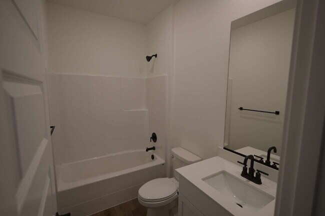 Building Photo - Beautiful New Home in Rolling Hills – Built in 2025