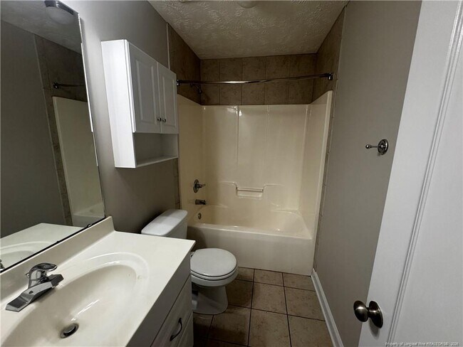 Building Photo - 2118 Queen Elizabeth Ln