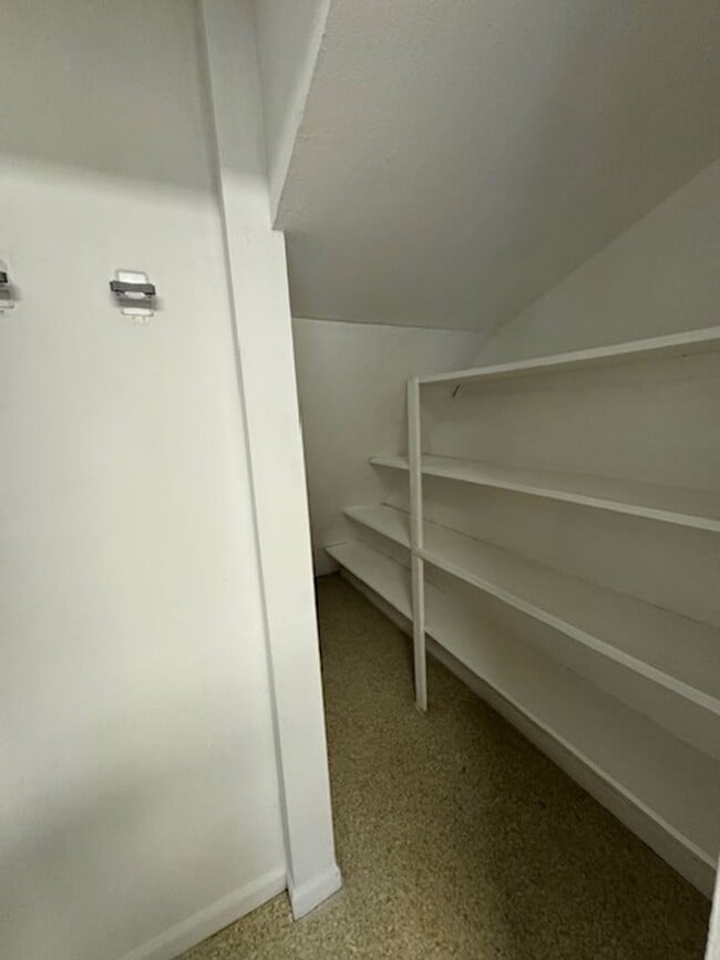 Building Photo - 610 Park Ave