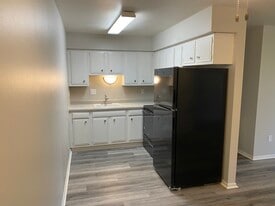 Building Photo - Oakwood Manor Apartments