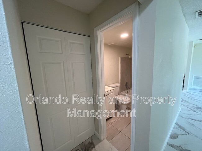 Building Photo - 4285 Solomon Dr