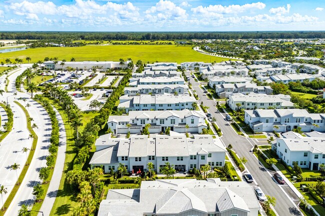 Building Photo - 16474 Helix Ct