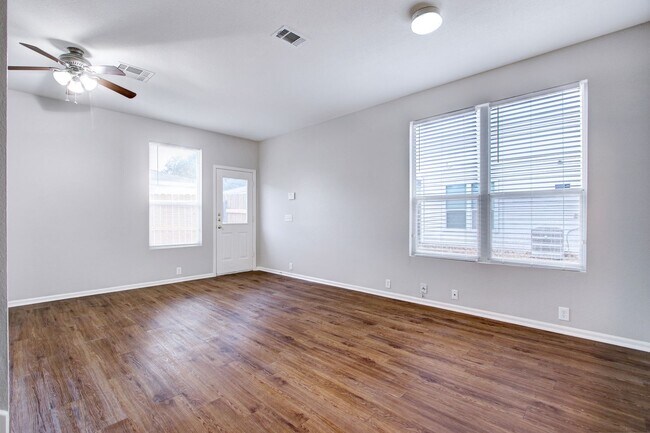 Building Photo - 3-Bedroom Townhouse with Open Floor Plan and Spacious Backyard Near Lackland AFB