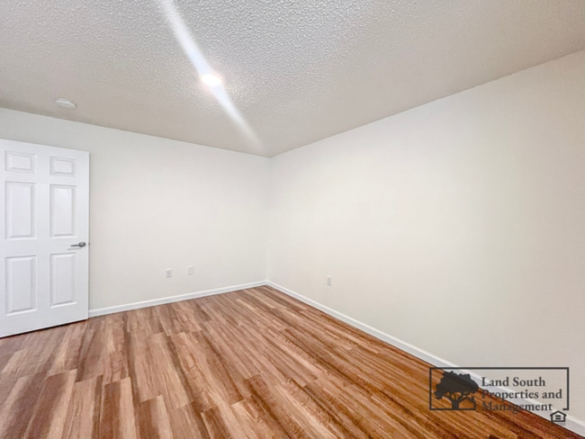 Building Photo - 124 Rosalynn Cir