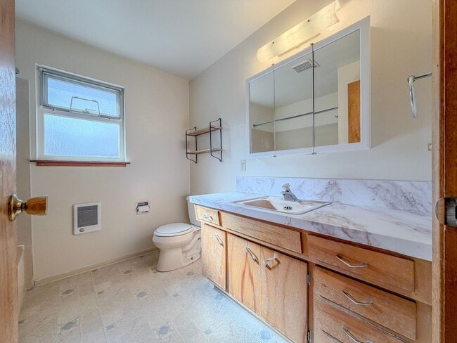 Building Photo - 3221340