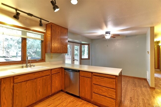 Building Photo - Versatile 3-Bedroom Silver Lake Home with ...