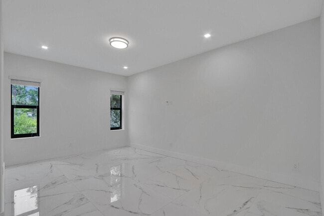 Building Photo - 400 Bella Sol Way