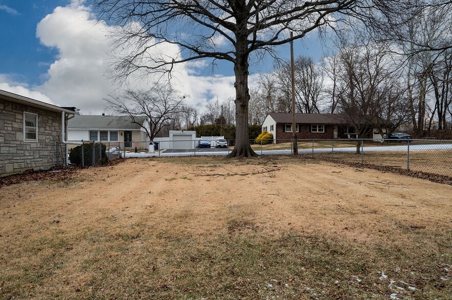 Building Photo - 7 Helen Ln