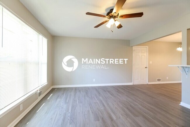 Building Photo - 3 Bedroom Pet-Friendly Home in Kansas City, MO with Main Street Renewal