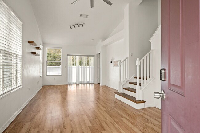 Building Photo - 9720 Carlsdale Dr