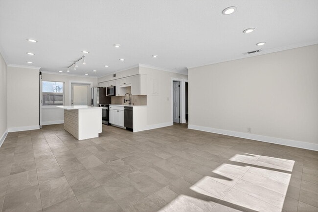 Building Photo - 624 Southwind Cir