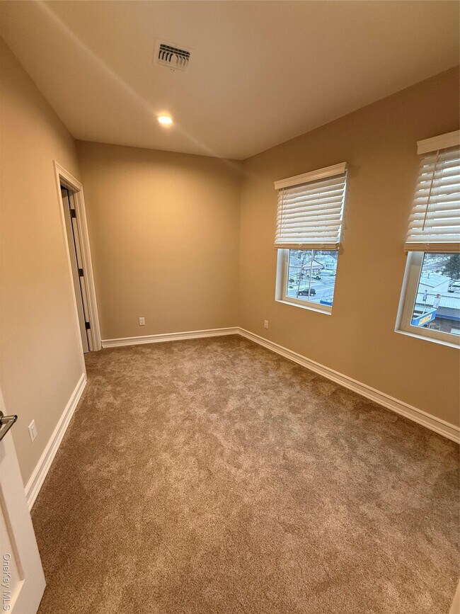 Building Photo - 122 Greenwich Ave