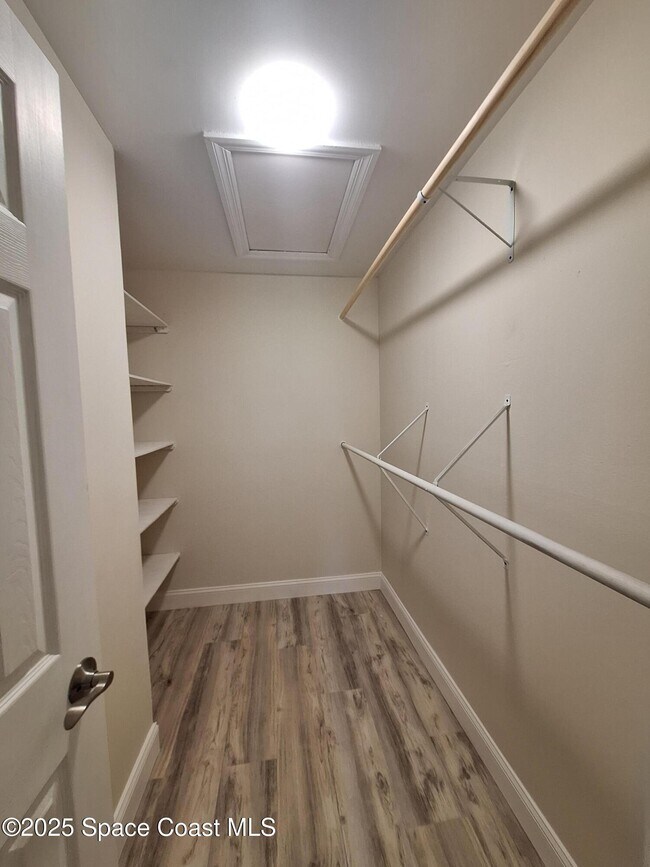 Building Photo - 4440 Sherwood Dr