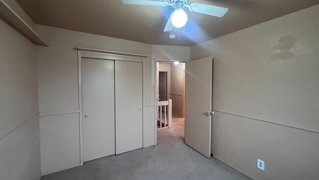 Building Photo - 560 Clover Dr