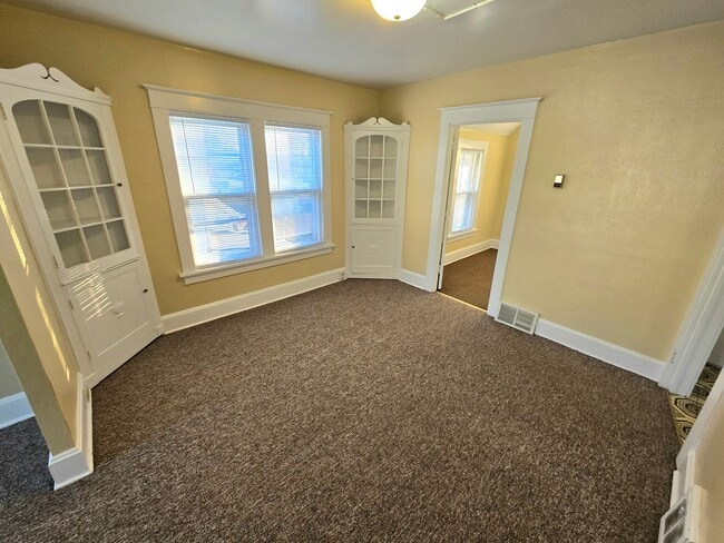 Building Photo - 4028 14th Ave