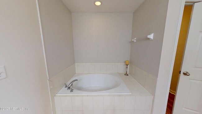 Building Photo - 5000 Magnolia Valley Dr