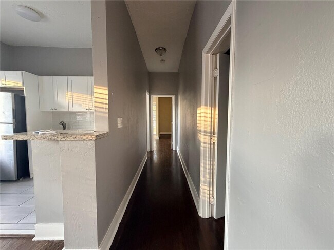 Building Photo - 1849 Dewey St