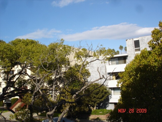 Building Photo - 918 3rd St
