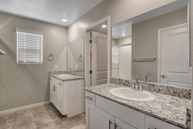 Building Photo - 2021 SINGLE FAMILY HOME IN GATED COMMUNITY