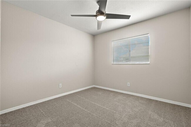 Building Photo - 3919 SW 14th Pl