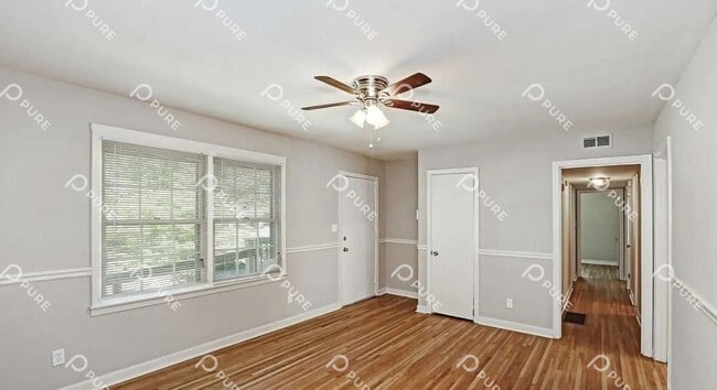 Building Photo - 3206 Bayless Dr SW