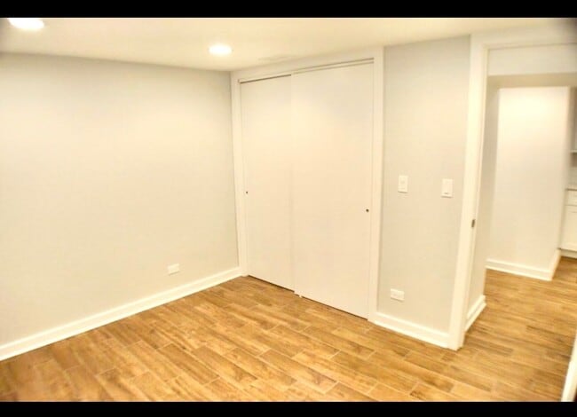 Building Photo - 2652 N Harding Ave