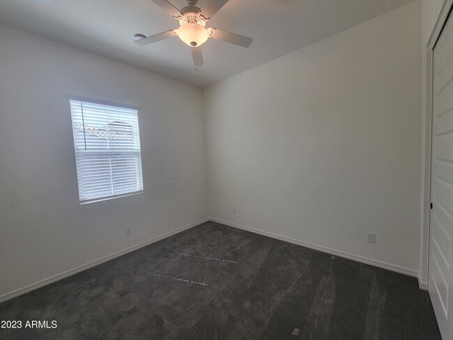 Building Photo - 240 E Shamrock Dr