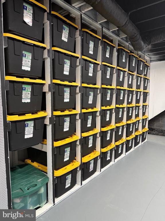 Building Photo - 8 English Oak Cir