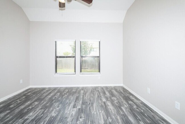 Building Photo - 18446 Sunrise Pines Dr