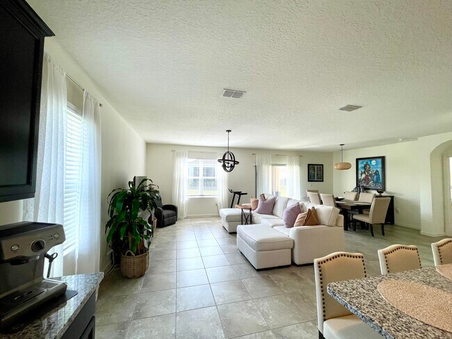 Building Photo - 10574 SW Cambria Ln