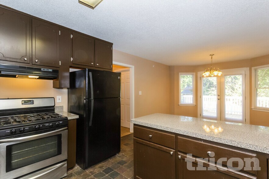 Building Photo - 2965 Windcrest Dr