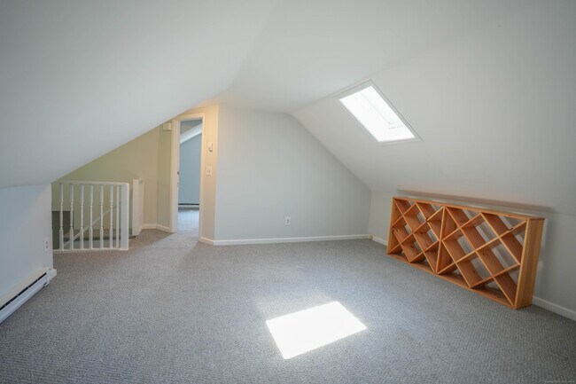 Building Photo - 14 Mayflower Ave