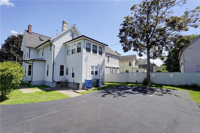 Building Photo - 14 Vick Park A