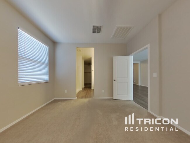 Building Photo - 6267 S 251st Dr