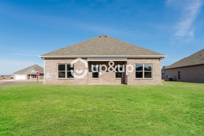 Building Photo - Fantastic 4bd/2ba home! Coming soon!