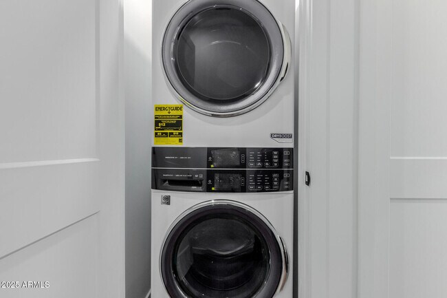 Building Photo - 12005 N Panorama Dr