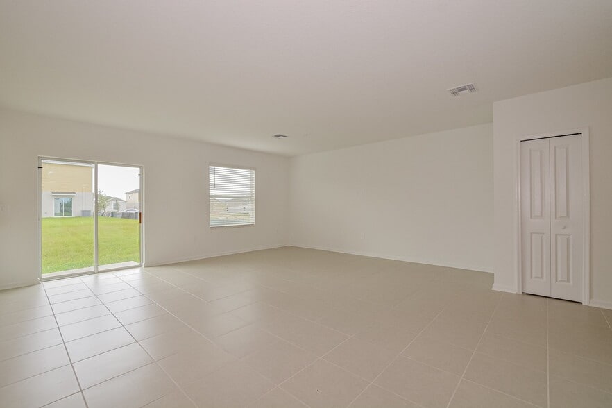 Building Photo - 2534 Absolute Ave