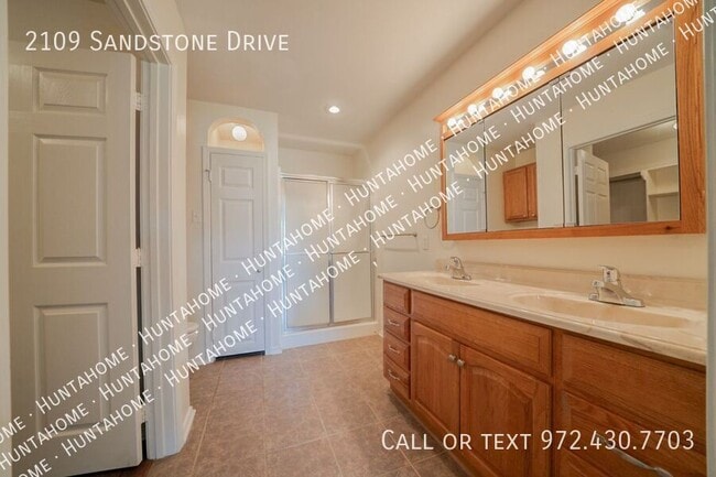 Building Photo - 2109 Sandstone Dr