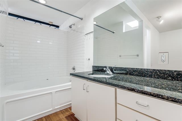 Building Photo - 4242 Buena Vista St