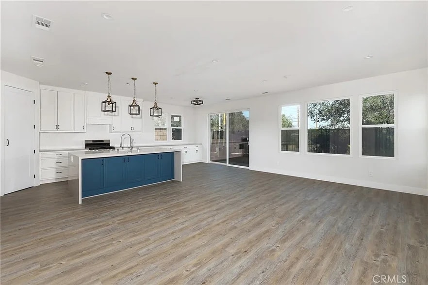 Living Room - 2020 Brentwood Pl