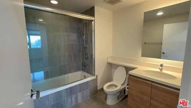 Building Photo - 3785 Wilshire Blvd