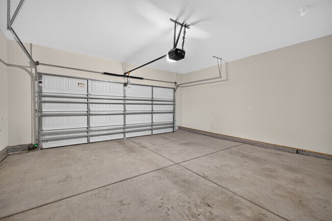 Building Photo - 314 Hyssop Ct