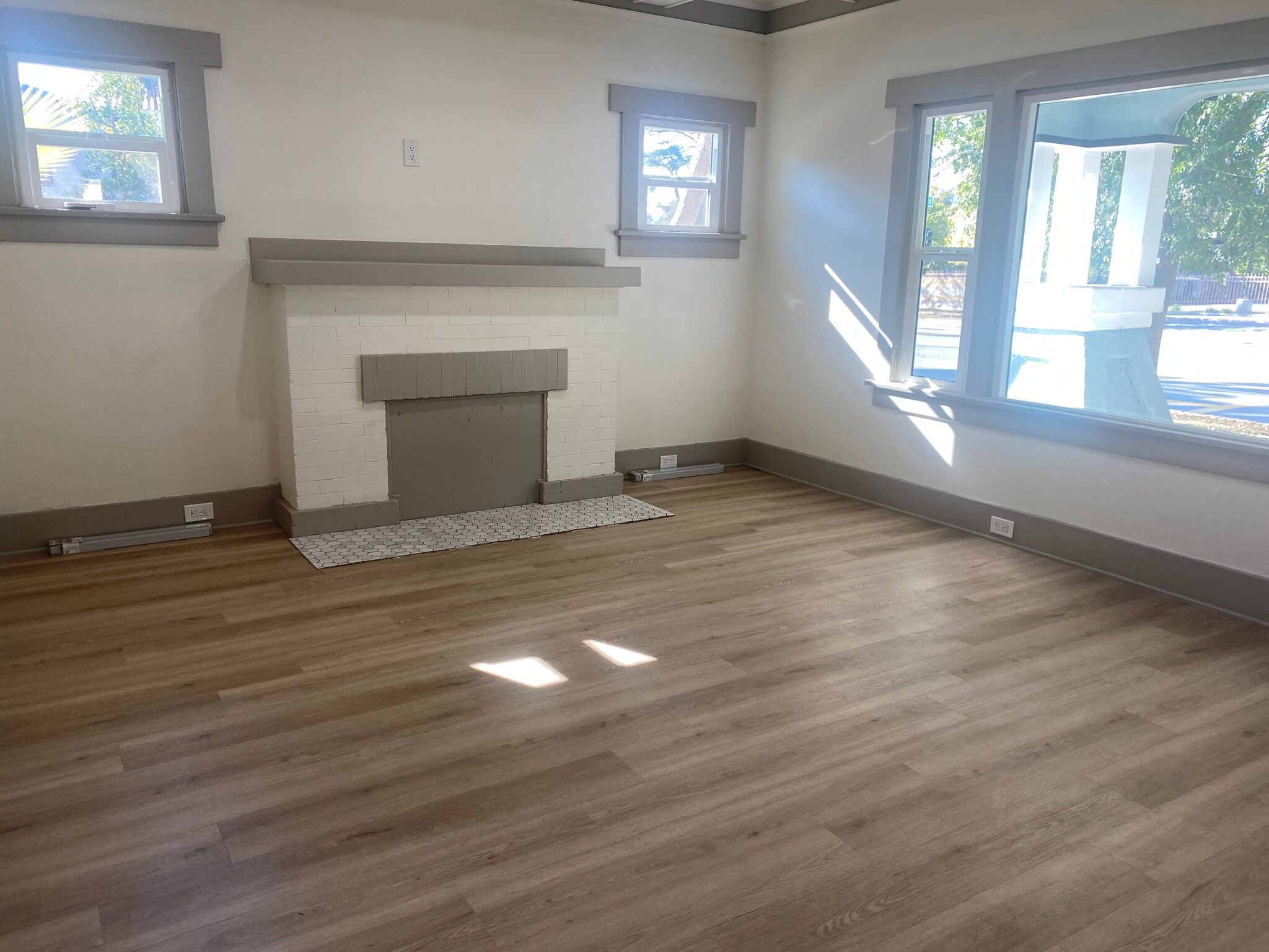 Building Photo - 1826 Lincoln Ave