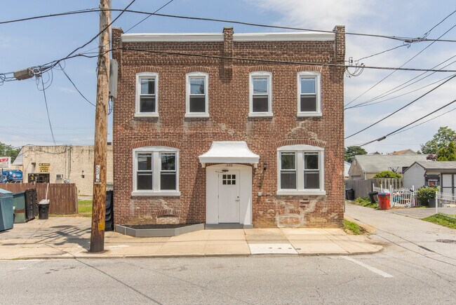 Building Photo - 1325 Saville Ave