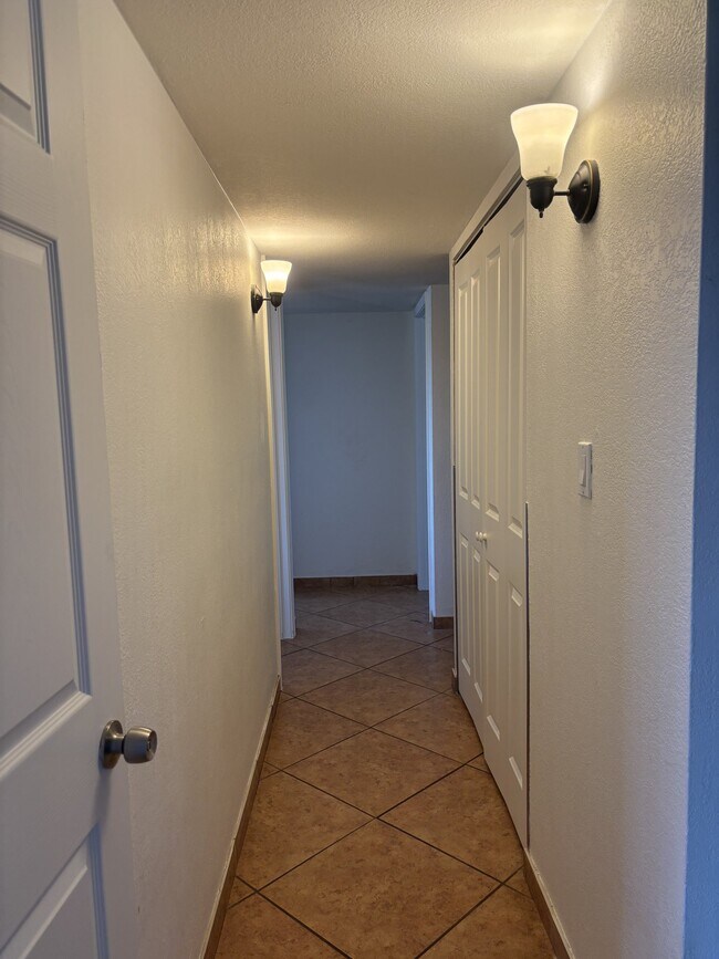 Building Photo - 3441 E Claire Dr