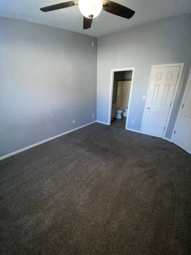 Building Photo - 856 Whistling Swan Dr